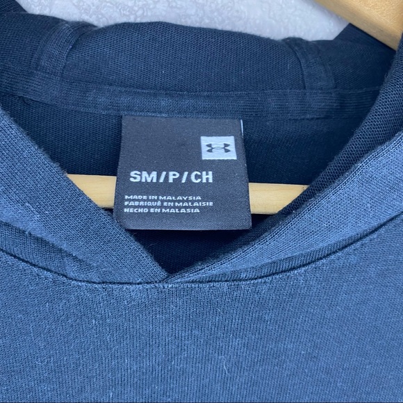 Under Armour all Black pull over hoodie sweater for workout or lounge - Picture 3 of 7